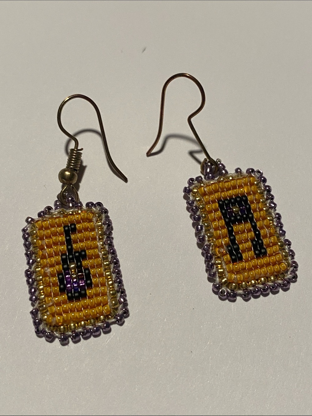 Music 🎵 notes 🎶 & guitar seed beaded vintage pierced earrings